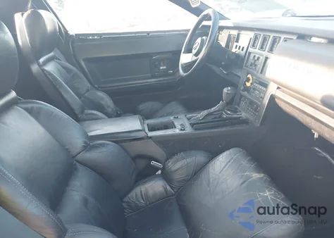 1989 Chevrolet Corvette z USA, uszkodzony, nr VIN 1G1YY3180K5111843